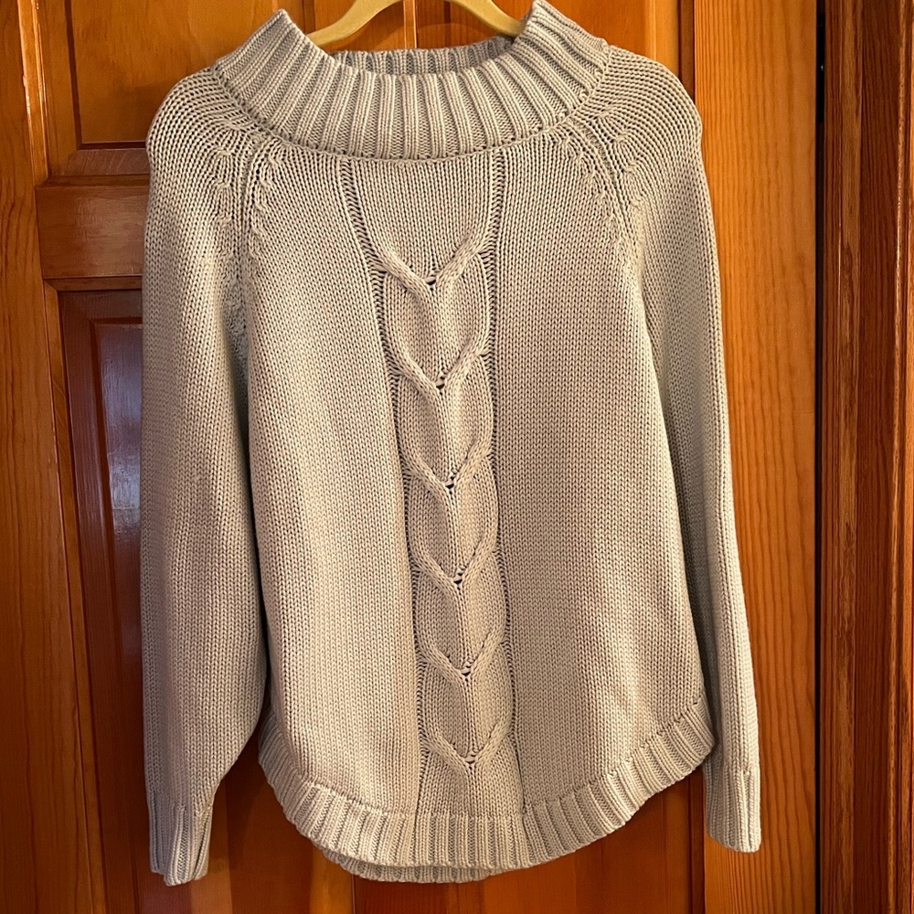 New! Light mint color quality sweater